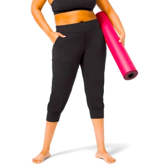 Lululemon Align High-Rise Jogger Crop in Black 23”